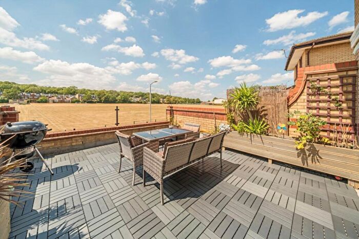 2 Bedroom End Of Terrace House For Sale In Pincott Place, Brockley, SE4