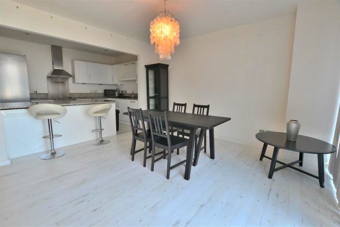 2 Bedroom Apartment To Rent In Beetham Plaza, The Strand, L2