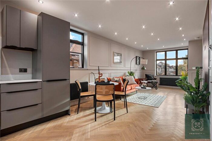 3 Bedroom Apartment To Rent In Wentworth Park, London, N3