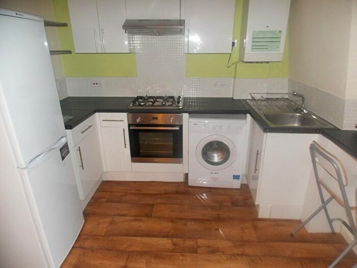 3 Bedroom Flat To Rent In High Road Leytonstone, London, E11