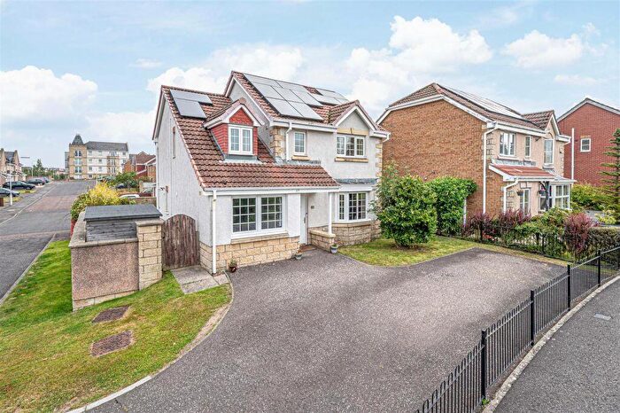 4 Bedroom Detached House For Sale In Petrel Way, Dunfermline, KY11
