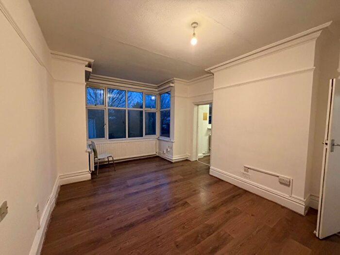 1 Bedroom Studio To Rent In Sheen Lane, Richmond, SW14