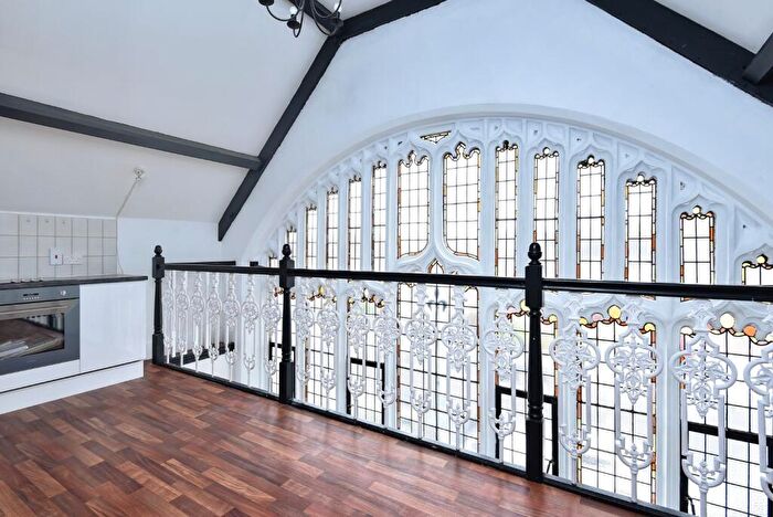 2 Bedroom Flat To Rent In Creighton Avenue, East Finchley, London, N2