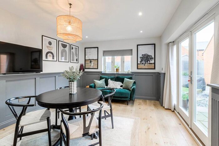 4 Bedroom Detached House For Sale In River View, Old Stratford, MK19