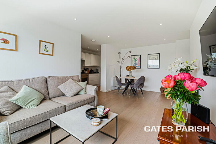 2 Bedroom Flat For Sale In Hubert Road, Brentwood, CM14