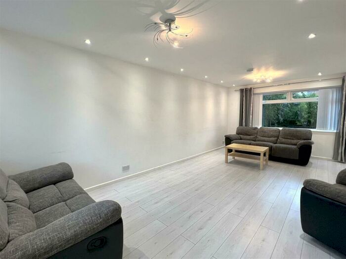 3 Bedroom House To Rent In Aldford Close, Didsbury, M20