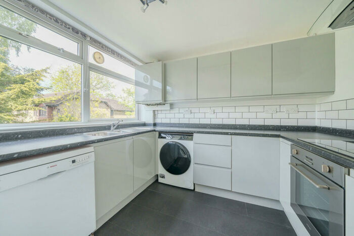 3 Bedroom Maisonette To Rent In Copenhagen Way, Walton On Thames, KT12