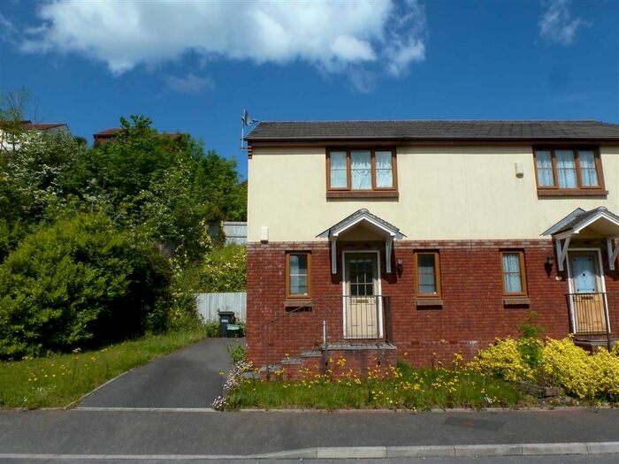 2 Bedroom Property To Rent In Windward Road, Torquay, TQ2