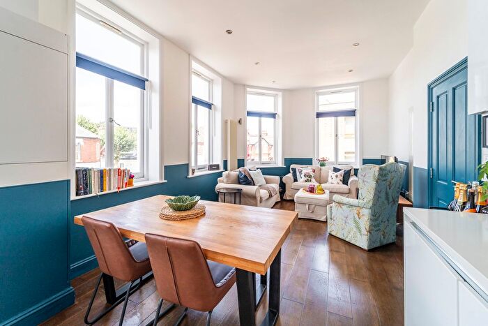 2 Bedroom Flat For Sale In Spring Apartments, Nightingale Lane, N8