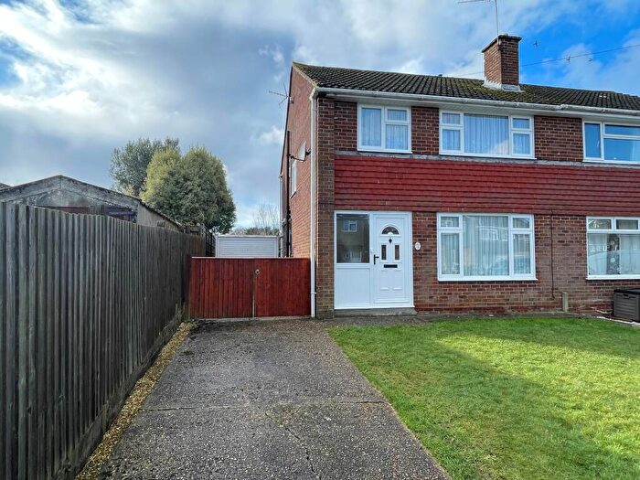 3 Bedroom Semi-Detached House For Sale In Partridge Road, Dibden Purlieu, SO45