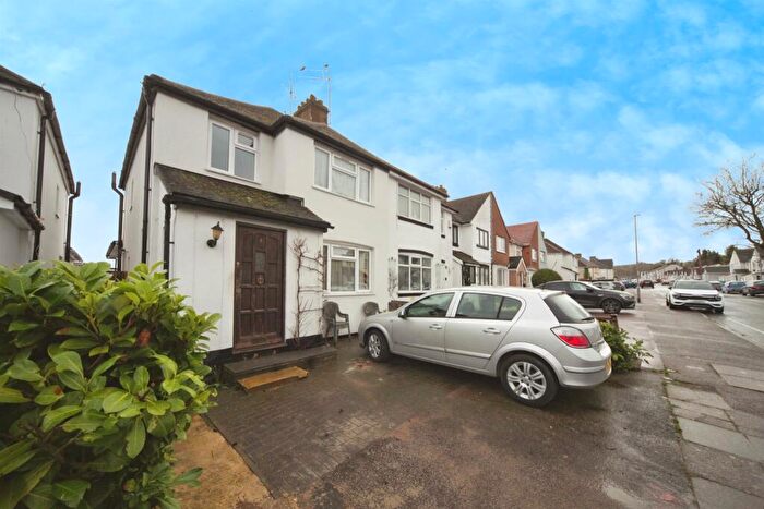 3 Bedroom Semi-Detached House For Sale In Atherstone Road, Luton, LU4