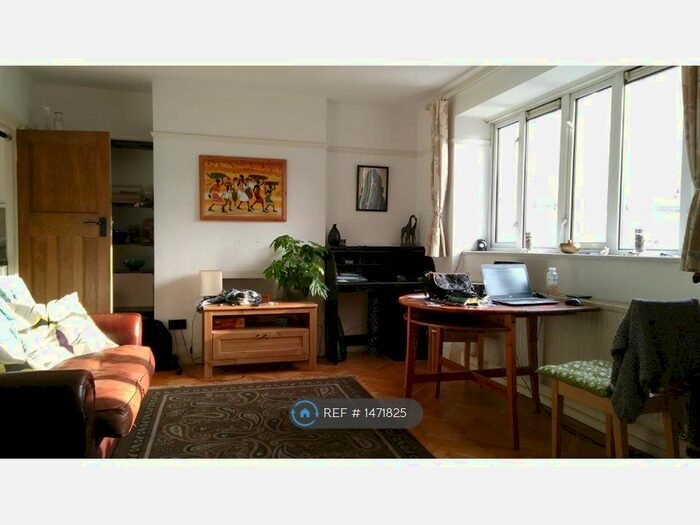 Studio To Rent In Millstream House, London, SE16