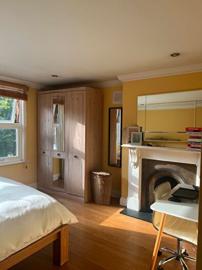 3 Bedroom Flat To Rent In Efe House, Highbury Grove, N5