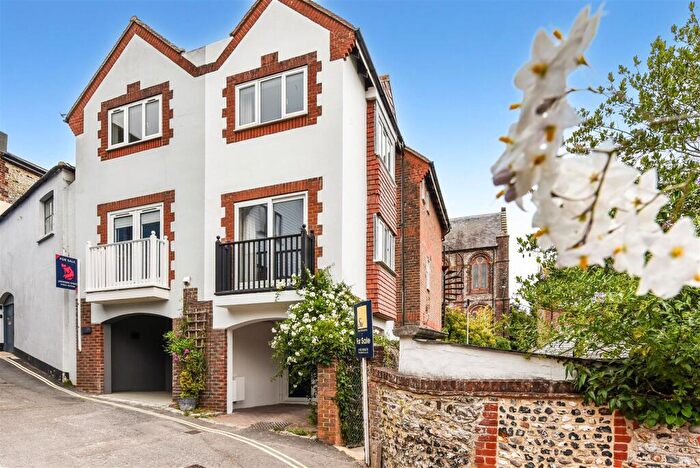 3 Bedroom End Of Terrace House For Sale In Brewery Hill, Arundel, BN18