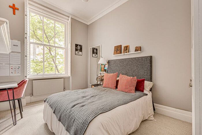 3 Bedroom Flat For Sale In Fitzjames Avenue, London, W14