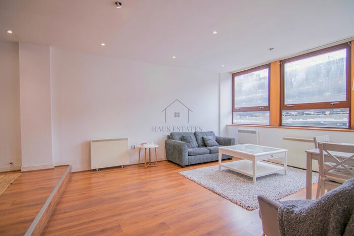 2 Bedroom Flat To Rent In Metropolitan Apartments, Lee Circle, Leicester, Leicestershire, LE1