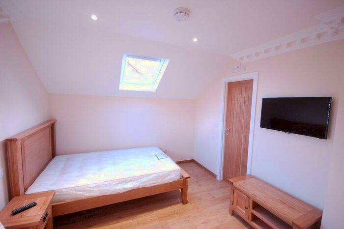Studio To Rent In Jessica House, Russell Street, Reading, Berkshire, RG1