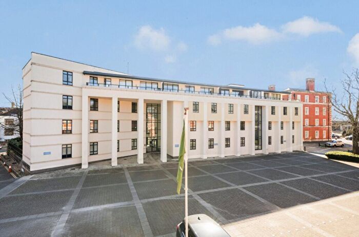 3 Bedroom Flat To Rent In Peninsula Square, Winchester, Hampshire, SO23