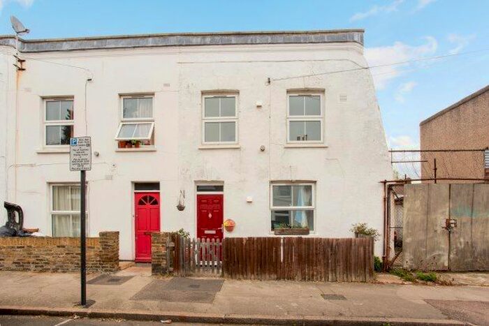 3 Bedroom End Of Terrace House To Rent In Sidney Road, London, SE25