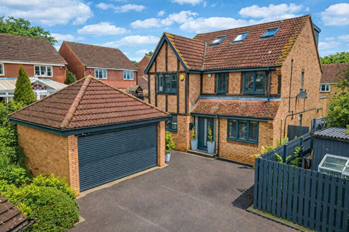 5 Bedroom Detached House For Sale In Godrevy Grove, Tattenhoe, MK4