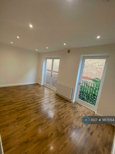 2 Bedroom Flat To Rent In West Green Road, London, N15