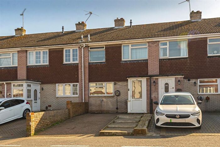 3 Bedroom Terraced House For Sale In New Hythe Lane, Larkfield, Aylesford, ME20