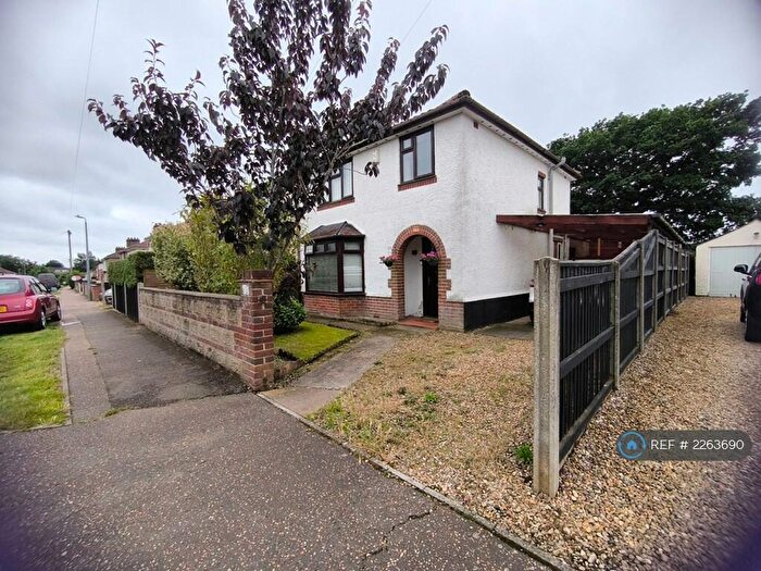 3 Bedroom Semi-Detached House To Rent In Overbury, Norwich, NR6