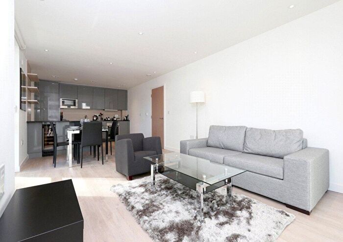 2 Bedroom Apartment To Rent In Devan Grove London, N4