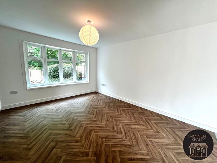 3 Bedroom Semi-Detached House To Rent In Reedmace Road, B38