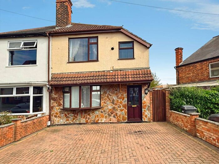 3 Bedroom Semi-Detached House For Sale In Humberstone Lane, Leicester, LE4