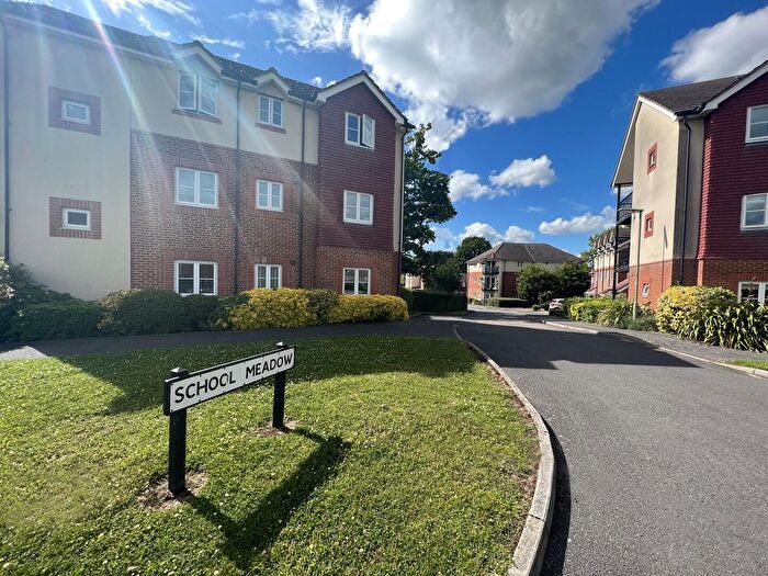 2 Bedroom Flat To Rent In School Meadow, Guildford, GU2