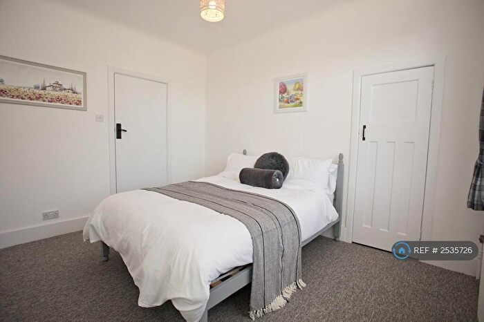 3 Bedroom Flat To Rent In Princes Court, Bournemouth, BH1