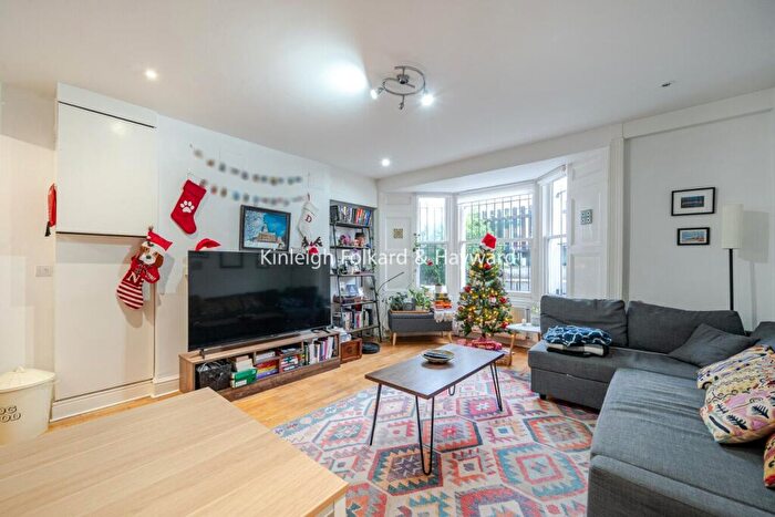 2 Bedroom Flat To Rent In Yonge Park, London, N4