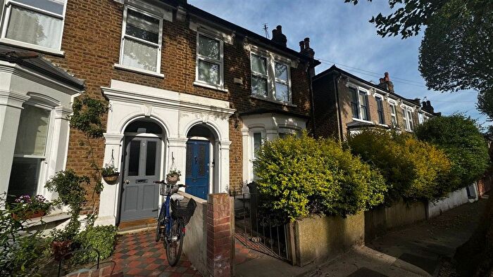 2 Bedroom Flat For Sale In Mansell Road, London, W3