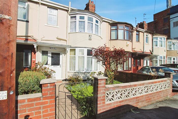 3 Bedroom Terraced House For Sale In Lake Drive, Hull, HU8