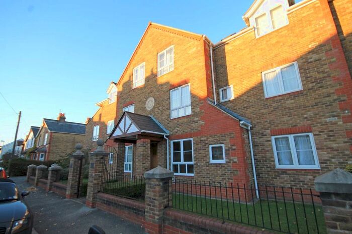 1 Bedroom Flat To Rent In Pyne Road, Tolworth, Surbiton KT6