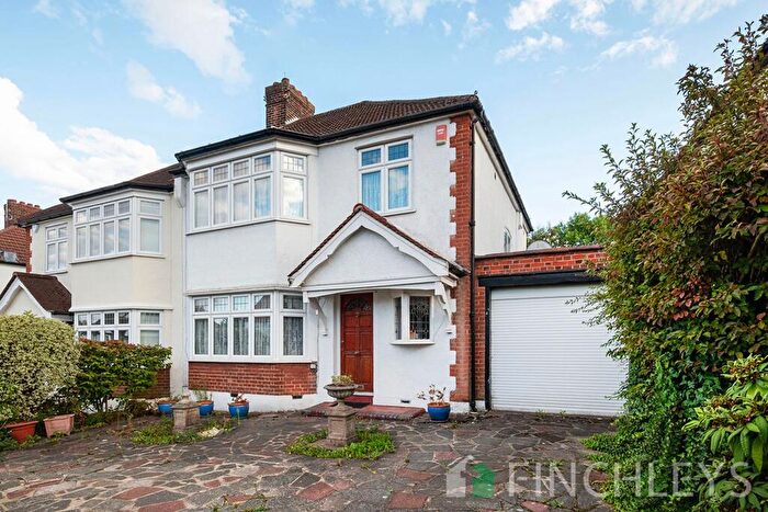 3 Bedroom Property For Sale In Park Way, London, N20