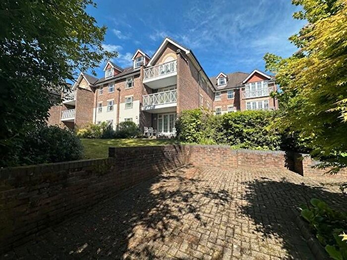 2 Bedroom Apartment To Rent In Winn Road, Southampton., SO17