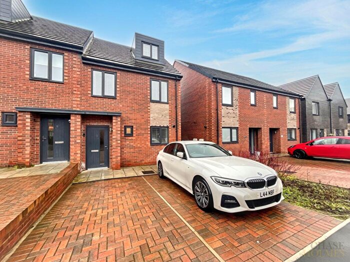 3 Bedroom Semi-Detached House For Sale In Robin Close, Hebburn, NE31