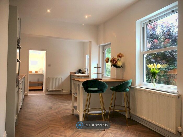 4 Bedroom Semi-Detached House To Rent In Parnell Street, Gainsborough, DN21