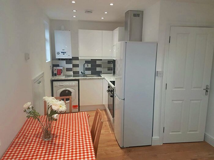 1 Bedroom Flat To Rent In Clifton Gardens, London, NW11