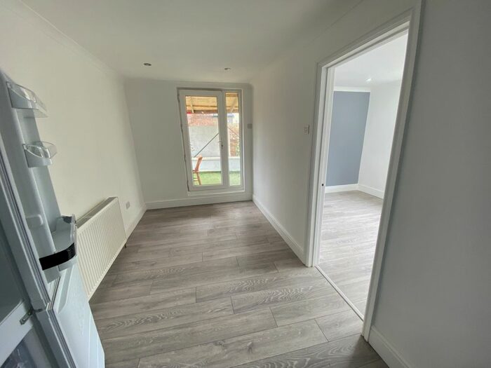 1 Bedroom Flat To Rent In Brockley Cross, London, SE4