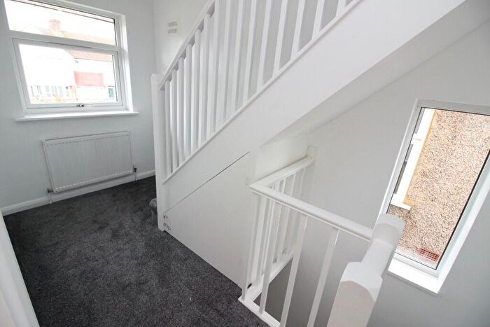 3 Bedroom End Of Terrace House For Sale In Kingshill Avenue, Worcester Park, Surrey, KT4