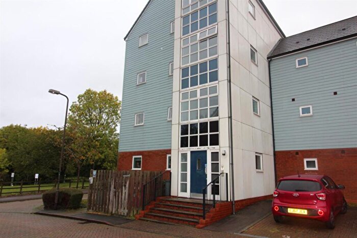 2 Bedroom Flat To Rent In Bridge Hook Close, Wolverton Mill, Milton Keynes, MK12