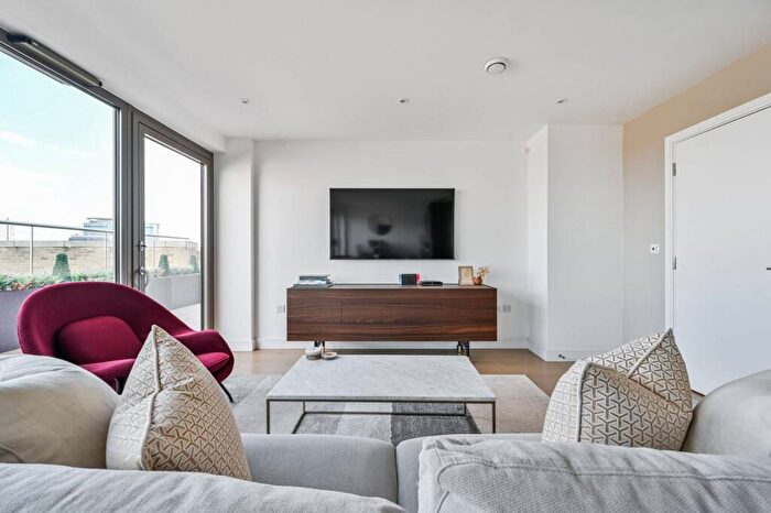 3 Bedroom Flat To Rent In Hemming Street, , Tower Hamlets, London, E1