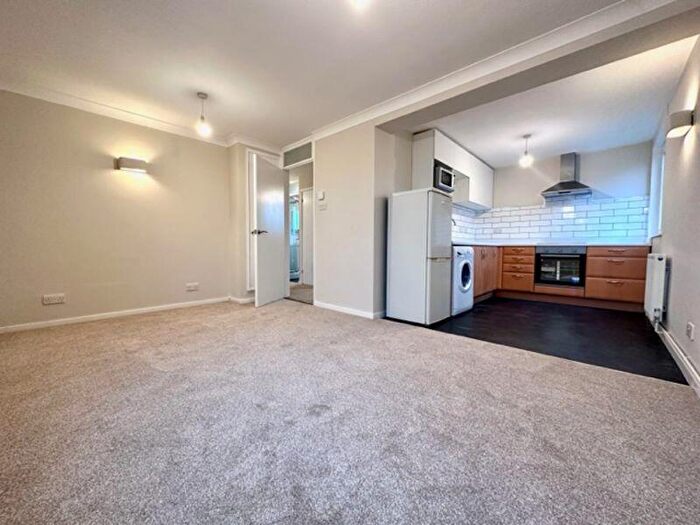 2 Bedroom Flat To Rent In Sandpipers, Watermead Road, Farlington, PO6