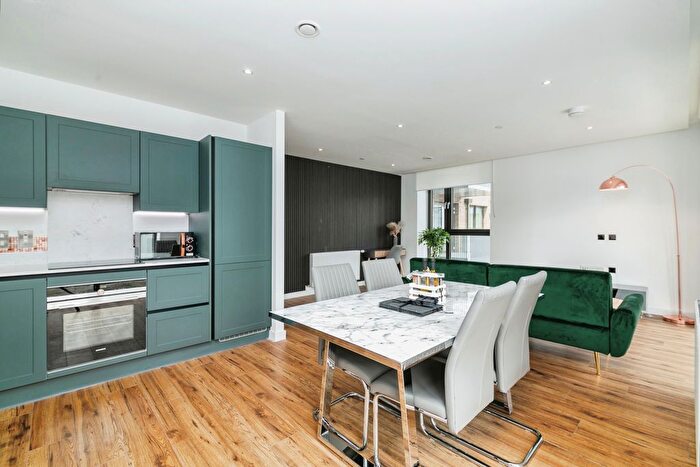 1 Bedroom Flat To Rent In Dispatch House, Paragon Square, Farringdon, WC1X