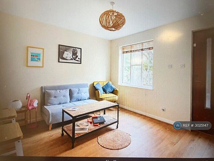1 Bedroom Flat To Rent In Bunning Way, London, N7