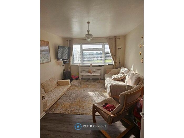 1 Bedroom Flat To Rent In Eden Close, Slough, SL3