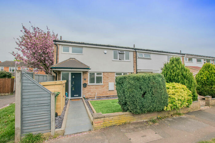 3 Bedroom Semi-Detached House To Rent In Champions Green, Hoddesdon, EN11